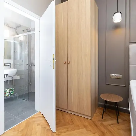 Rivoli Near The & Pier By Renters * Sopot