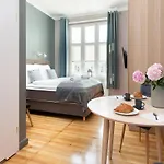 Rivoli Near The & Pier By Renters شقة