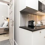 Rivoli Near The & Pier By Renters شقة